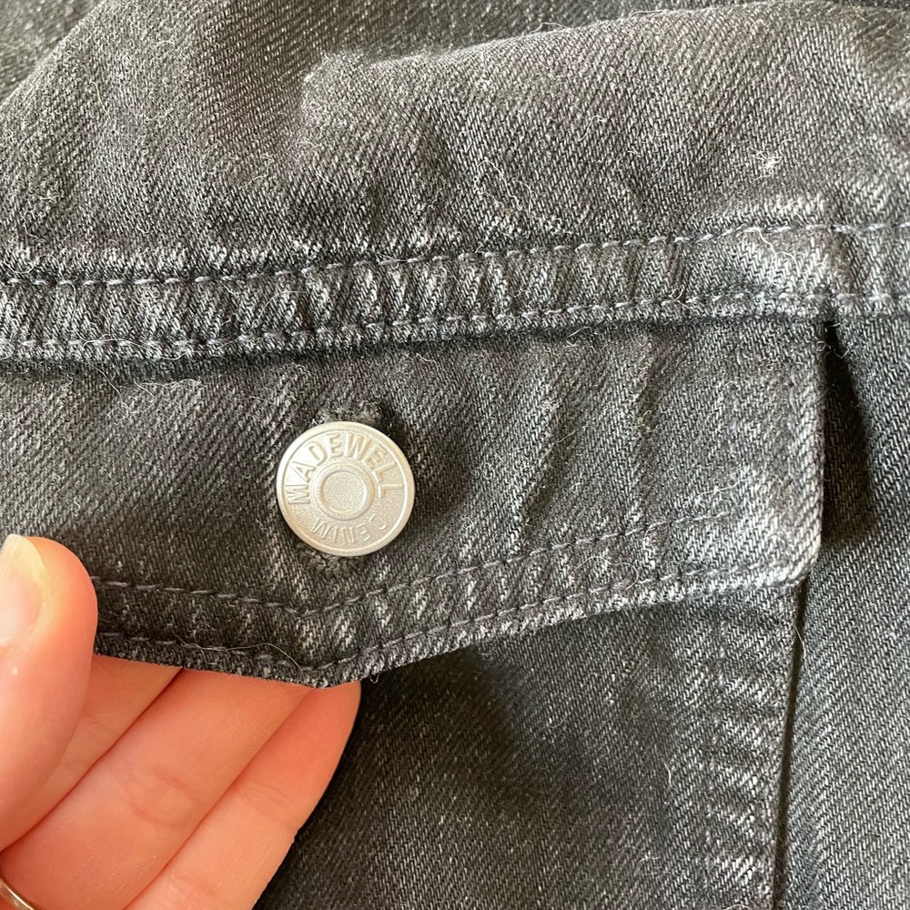 SOLD Madewell | The Oversized Trucker Jean Jacket in
Washed Black | Medium - Picture 7 of 13